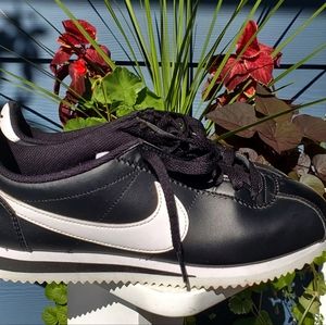 Nike Cortez Classic Black and White Leather size 8